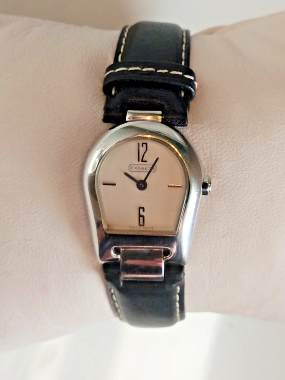 Ladies Coach Horseshoe Black Leather Stainless Steel Watch New Battery